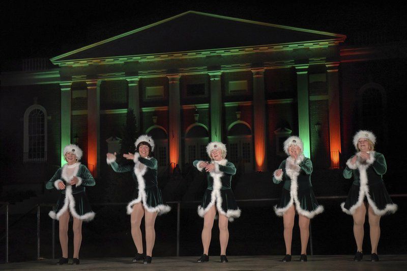 Hundreds flock to Holiday Happenings